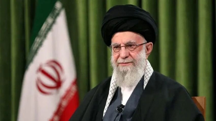 Pemimpin Tertinggi Iran Khamenei Tolak Seruan Penyerahan Diri Tanpa Syarat dari AS
