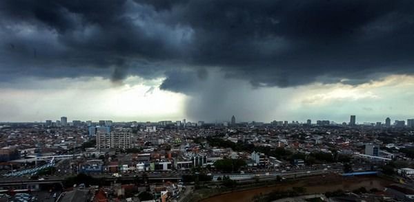 Cuaca Jabodetabek Hari Ini: Hujan dan Angin Kencang, Warga Diminta Waspada