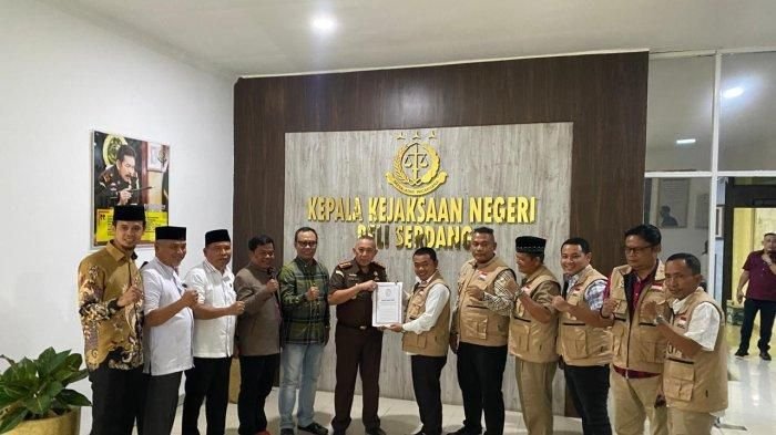 Pansus DPRD Deli Serdang Serahkan Temuan Kebocoran PAD Senilai Rp50,9 Miliar ke Kejaksaan Negeri