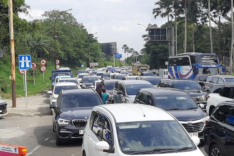 Jalan Menuju Puncak Bogor Macet 3 KM Akibat Libur Panjang Tahun Baru Islam