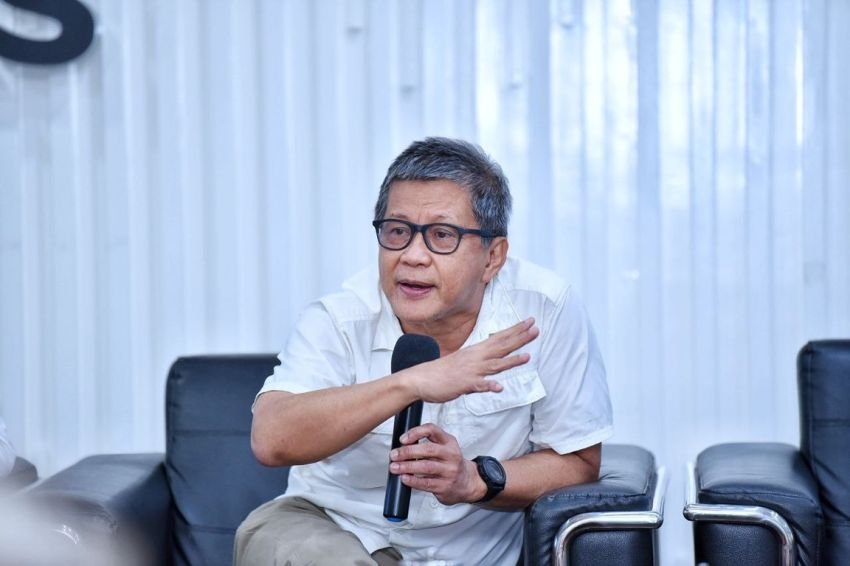 Rocky Gerung Sentil Ijazah Jokowi, Soroti Pasar Pramuka sebagai Lokus Pemalsuan