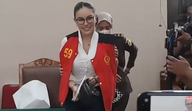 Nikita Mirzani Bantah Dakwaan JPU: "Ini Halusinasi, Banyak yang Fiktif!"