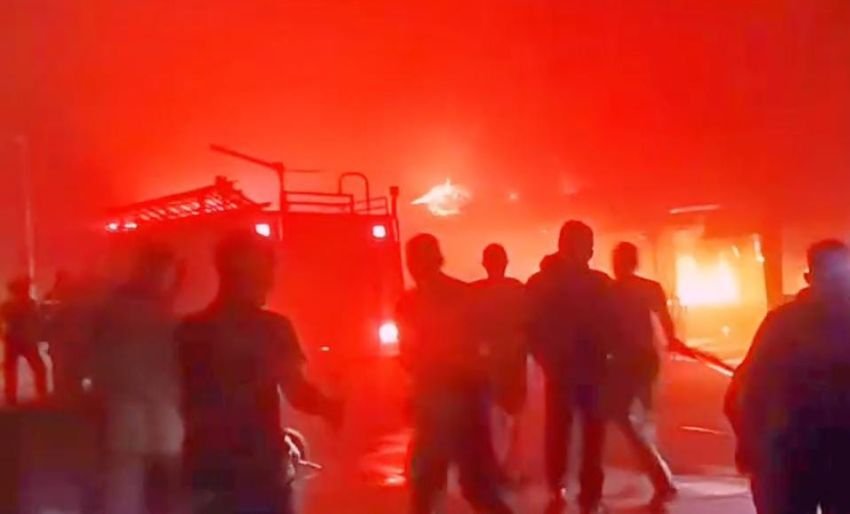 Kebakaran Hebat Hanguskan 6 Rumah Dinas TNI di Pematangsiantar, Korsleting Diduga Jadi Penyebab