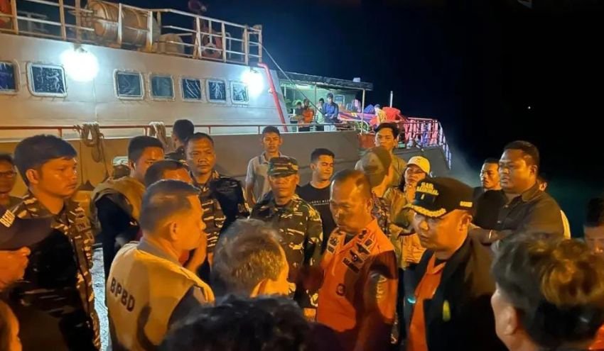 Boat Rombongan Dinas Terbalik di Selat Sipora, 7 Orang Selamat, 11 dalam Pencarian