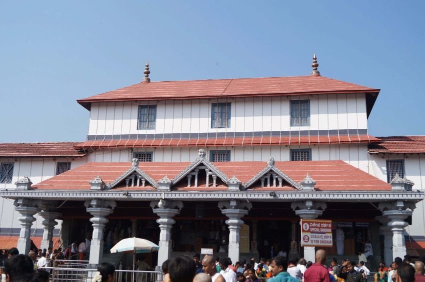 11 Tahun Bungkam, Petugas Kuil India Bongkar Kuburan Massal di Balik Dinding Suci