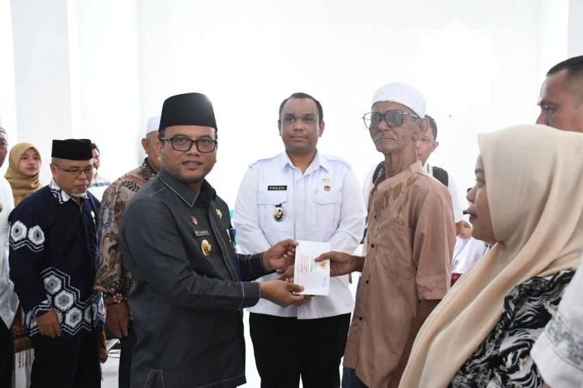 Wali Kota Padangsidimpuan Hadiri Penyaluran Bantuan BAZNAS, Upayakan Regulasi Zakat untuk ASN