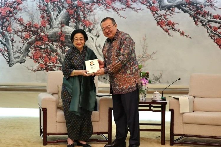 Xi Jinping Hadiahkan Buku Tata Kelola Pemerintahan kepada Megawati, Kirim Pesan Persahabatan Tulus