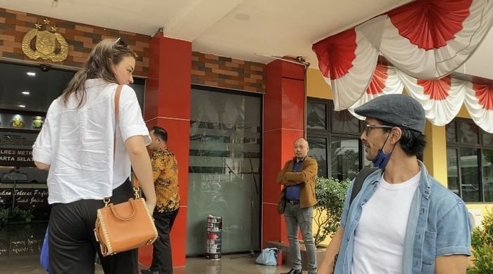 Pertemuan Perdana Kimberly Ryder dan Edward Akbar Usai Cerai, Bertemu di Polres Jaksel untuk Mediasi Kasus Mobil