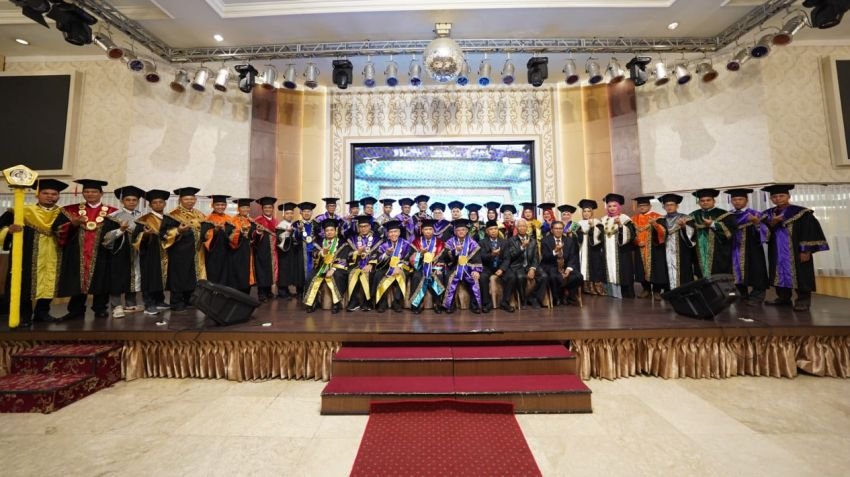 Mendikdasmen Abdul Mu’ti: Sarjana Sejati Harus Siap Hadapi Tantangan di Era AI