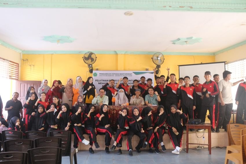 Dosen UNILAK Latih Siswa SMA PGRI Pekanbaru Berbisnis Digital, Dorong Generasi Z Jadi Pelaku Ekonomi Masa Depan