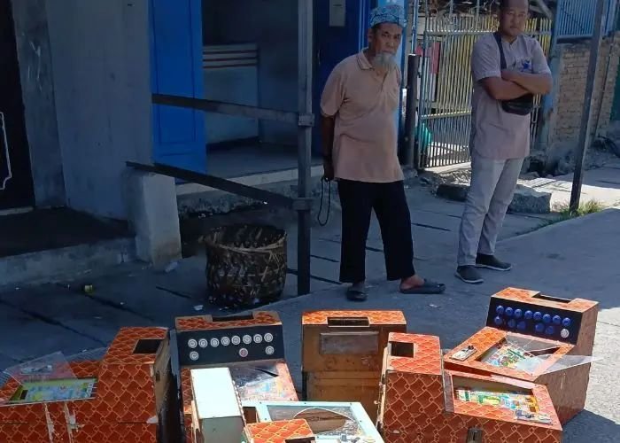 Warga Gerebek dan Serahkan 7 Mesin Judi ke Polres Belawan, Sebagian Dibakar di Tempat