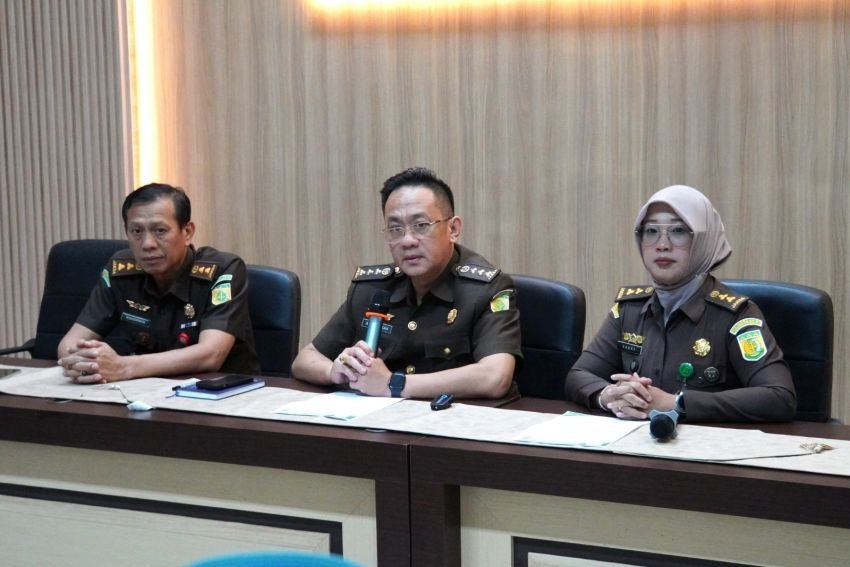 Kejati Sumsel Tangkap 22 Orang dalam OTT di Kantor Camat Pagar Gunung, Terkait Dugaan Suap Dana Desa