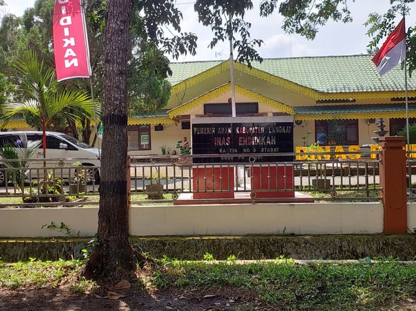 Orang Tua Keberatan, Disdik Langkat Wajibkan Seragam Melayu Tiap Jumat