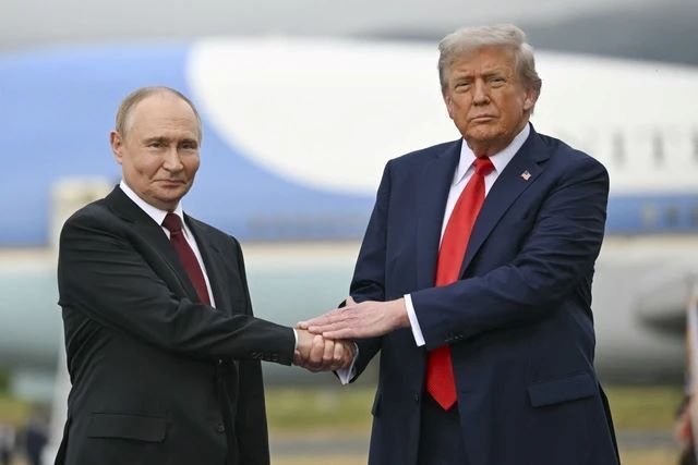 Pertemuan Putin dan Trump di Alaska Ditutup dengan Janji “Next Time in Moscow?”