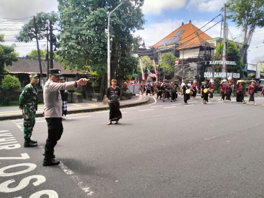 Ngaben Warga Banjar Taman Yangbatu Berjalan Khidmat, Aparat Gabungan Lakukan Pengamanan Terpadu