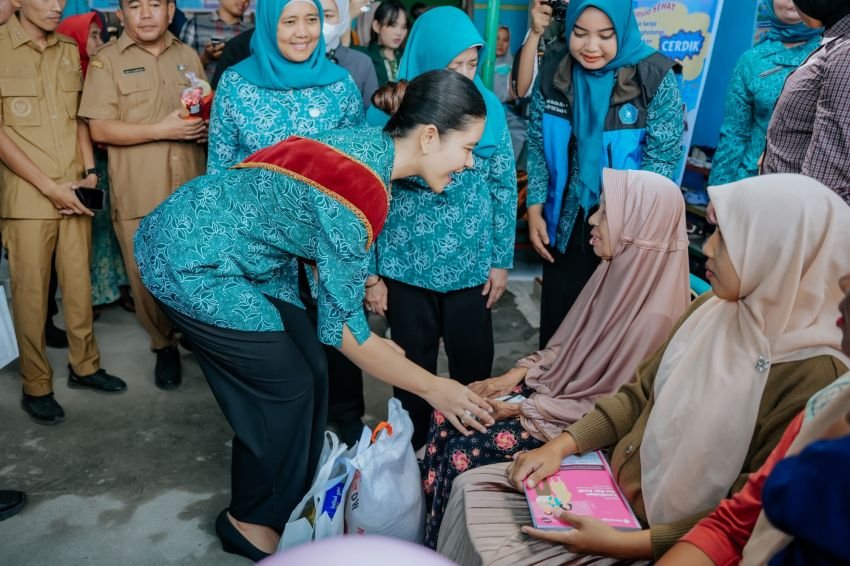 Ketua TP PKK Sumut Tinjau Posyandu di Langkat, Fokus pada Imunisasi Dasar dan Pencegahan Stunting