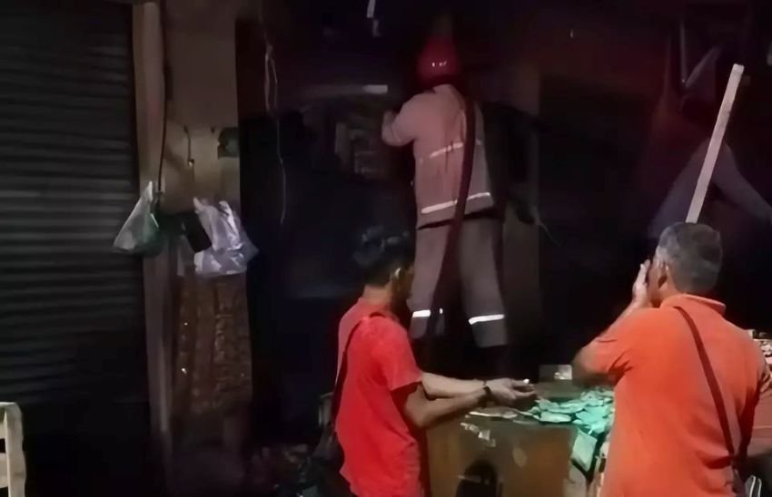 Kebakaran Hebat Hanguskan Dua Ruko di Pasar Induk Jatibarang, Kerugian Capai Rp50 Juta