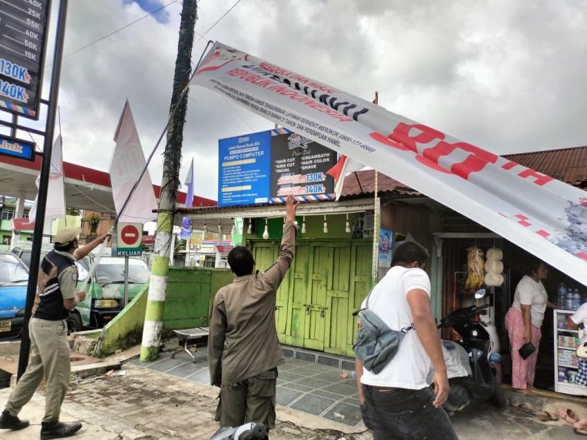Satpol PP Kota Padangsidimpuan Gelar Penertiban Spanduk dan Banner Sesuai Perwal
