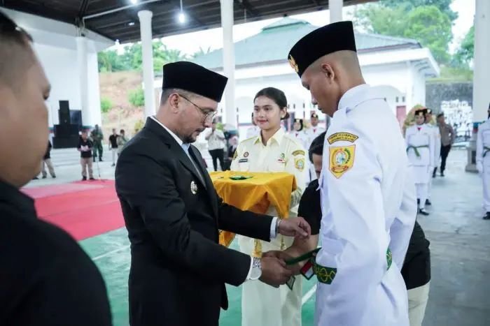 Bupati Labusel Kukuhkan 70 Anggota Paskibraka 2025: "Tugas Kalian Adalah Kehormatan Kita Bersama"