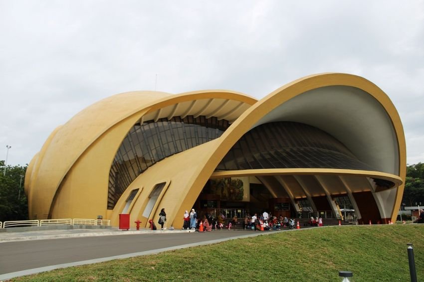 TMII Diserbu Ribuan Pengunjung saat Libur Cuti Bersama, Tiket Masuk Diskon hingga Gratis untuk Nama 'Agus'
