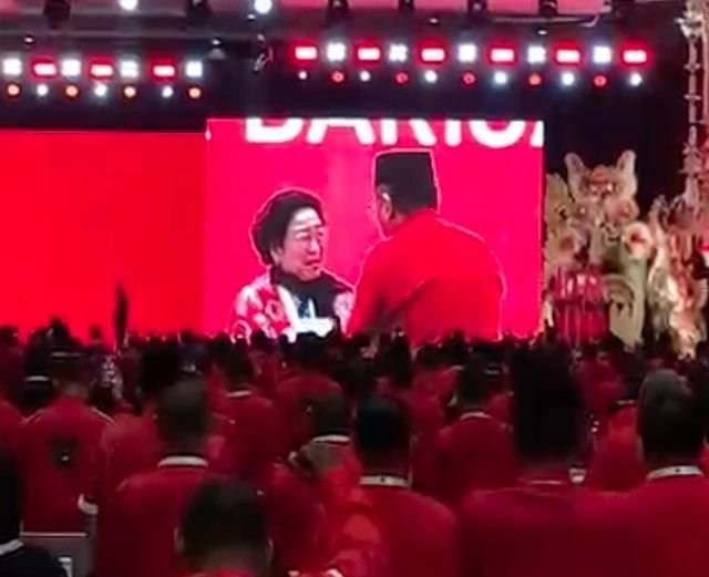 Megawati Menangis di Kongres VI PDIP, Haru Sambut Kembalinya Hasto Kristiyanto