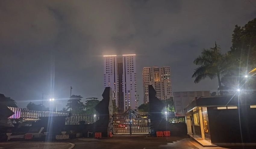 Arus Lalu Lintas di Kawasan Polda Metro Jaya Kembali Lancar Pasca Demonstrasi BEM UI dan BEM SI