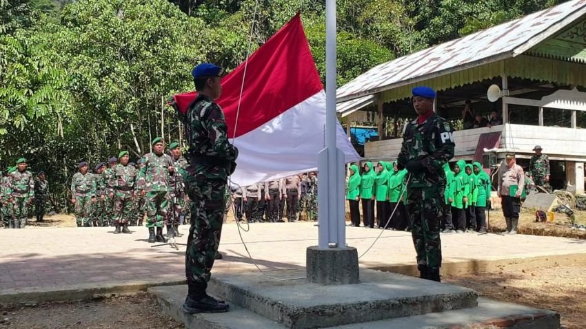 Perdana, TNI Gelar Upacara Pengibaran Merah Putih di Kompleks Makam Pahlawan Cut Meutia