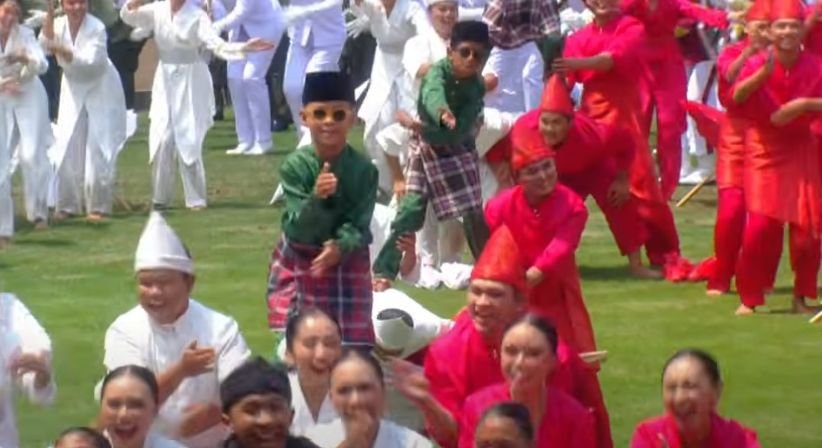 Rayyan ‘Aura Farming’ Tampil Memukau dengan Tarian Pacu Jalur di Depan Presiden Prabowo