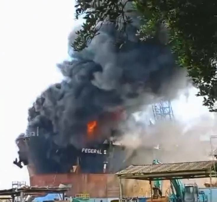 Dua Pegawai HSE Jadi Tersangka Kebakaran Kapal Tanker di Batam