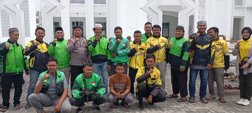 Ratusan Masyarakat dan Ojol di Padangsidimpuan Gelar Sholat Ghaib untuk Alm. Affan Kurniawan