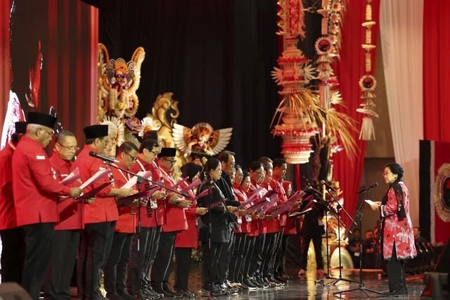 Megawati Lantik Pengurus DPP PDIP 2025–2030, Hasto Tak Masuk Struktur