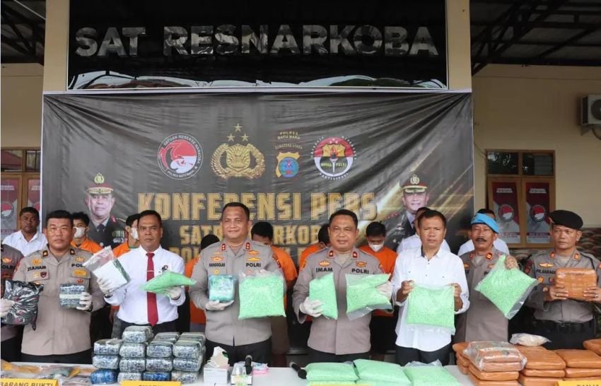 Polres Batu Bara Gagalkan Penyelundupan 28 Kg Sabu dan 60 Ribu Ekstasi, Dua Kurir Diamankan