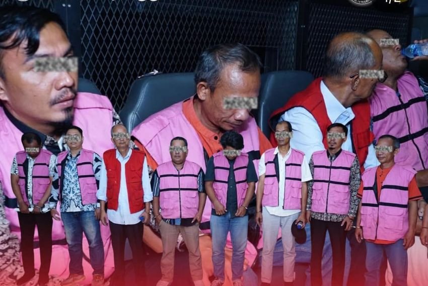 Kejatisu Tahan Delapan Tersangka Korupsi Jalan di Batubara