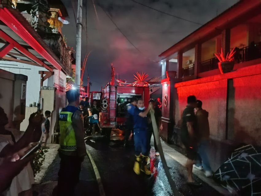 Diduga Korsleting Listrik, Satu Kamar Kos di Denpasar Ludes Terbakar