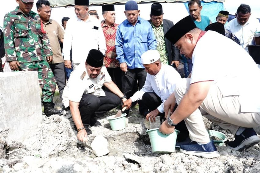 Peletakan Batu Pertama Masjid Nur Hidayah, Bupati Batu Bara Siap Bantu Dana 200 Juta Rupiah