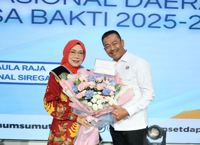 Bupati Madina Saksikan Pengukuhan Ny. Yupri Astuti sebagai Bunda Literasi, Bunda PAUD, dan Ketua Dekranasda