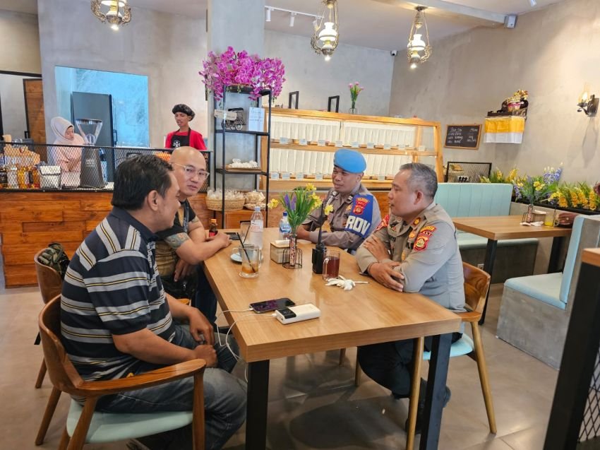 Pererat Sinergi dengan Masyarakat, Kapolsek Dentim Sambangi Dapur Umum DAG Indonesia