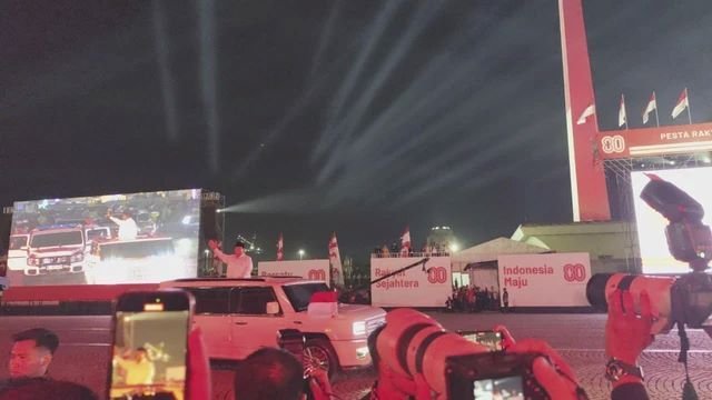 Presiden Prabowo Resmi Lepas Karnaval HUT ke-80 RI di Monas, Aksi Teatrikal dan Mobil Hias Warnai Perayaan