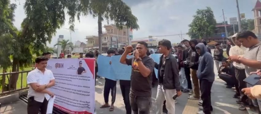 BIM Tanjungbalai Demo di Mapolda Sumut, Desak Penuntasan Kasus Ekstasi di Tresya Hotel