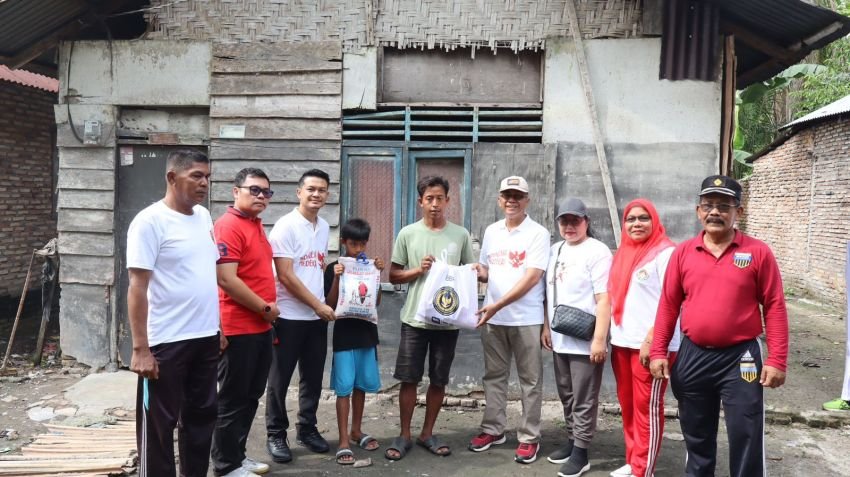 Wujudkan Kemerdekaan Bersama Masyarakat, Lapas Labuhan Ruku Turun Langsung Bagikan Sembako