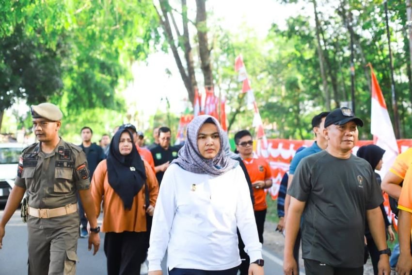 Wabup Madina Lepas Seribuan Peserta Jalan Santai HUT ke-80 RI