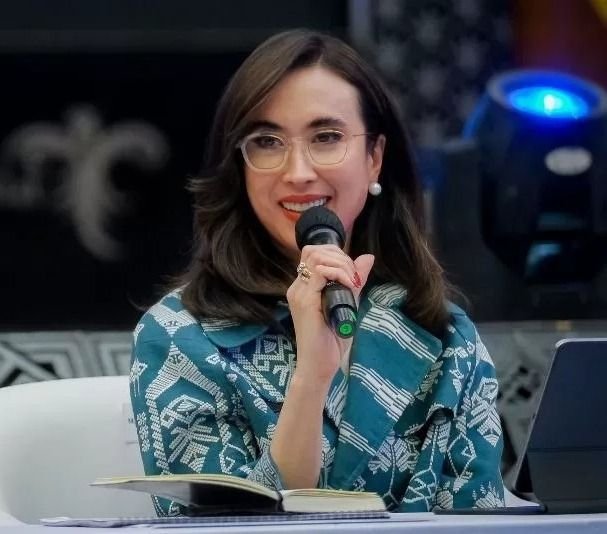 Menpar Widiyanti Wardhana Tanggapi Isu Bahasa Inggris Kurang Lancar: Lulus SMA di Swiss, Kuliah di AS