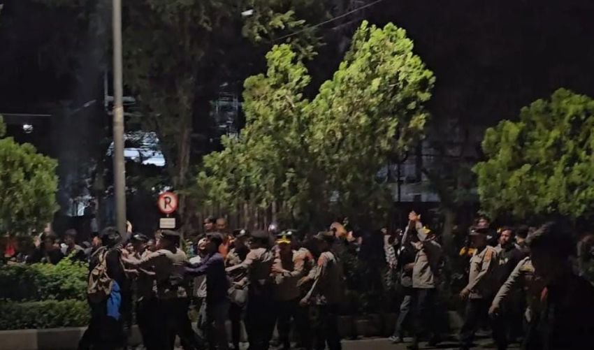 Tiga Orang Dibawa ke Dalam Gedung DPR Aceh Saat Aksi Ricuh, Kapolresta: Tidak Diamankan, Mereka Diobati