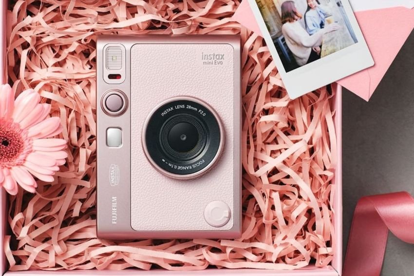 Fujifilm Indonesia Hadirkan Instax Mini Evo Gentle Rose, Warna Baru Bernuansa Elegan