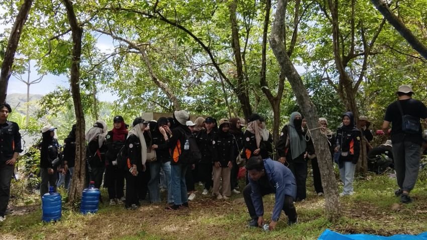 IKHW dan Relawan Gelar Hari Menanam Hutan Wakaf di Jantho