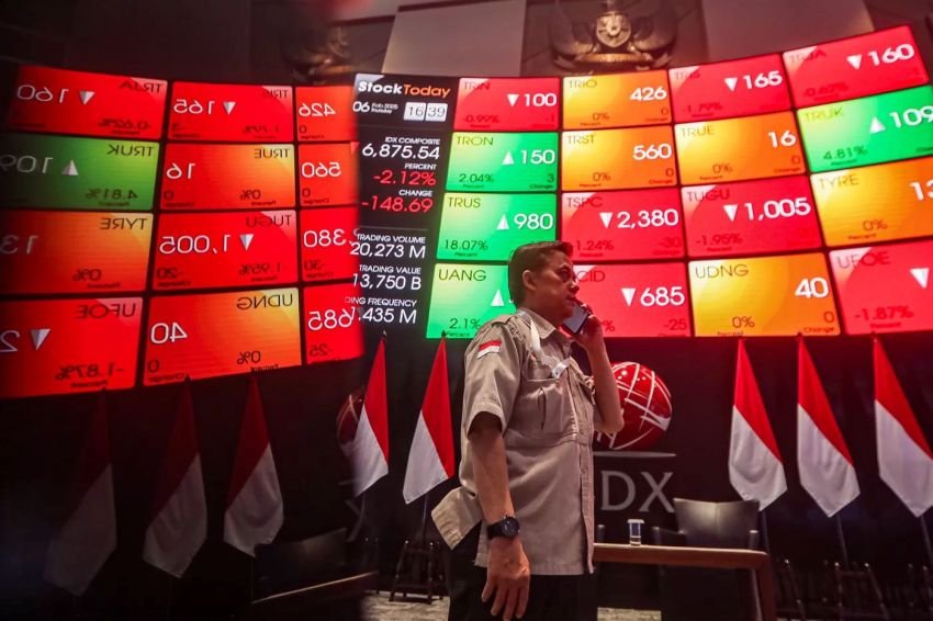 IHSG Menguat Seiring Data Ekonomi Domestik yang Positif, Meski Dibayangi Sentimen Politik