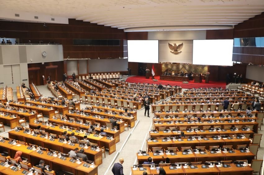 Menggugat Partai Politik