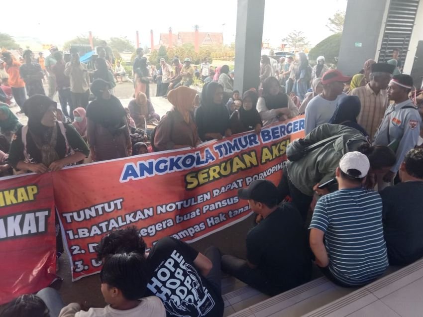 Terkuak! Luas Konsesi PT. TPL Diduga Berubah-ubah, Ribuan Warga Demo DPRD Tapsel