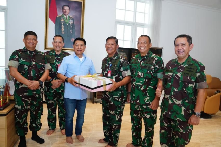 HUT ke-80 TNI, Mabes TNI Anjangsana ke Kediaman Jenderal (Purn) Moeldoko
