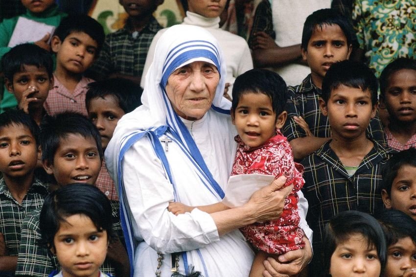Mengenang Bunda Teresa: Sang Pelita Cinta Kasih dari Kalkuta